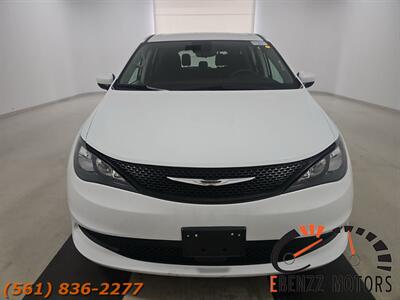 2023 Chrysler Voyager LX   - Photo 2 - Jupiter, FL 33469