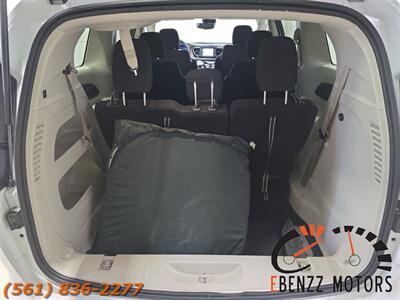2023 Chrysler Voyager LX   - Photo 17 - Jupiter, FL 33469