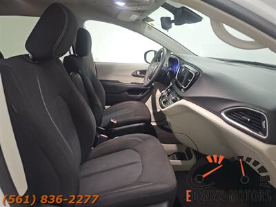 2023 Chrysler Voyager LX   - Photo 8 - Jupiter, FL 33469