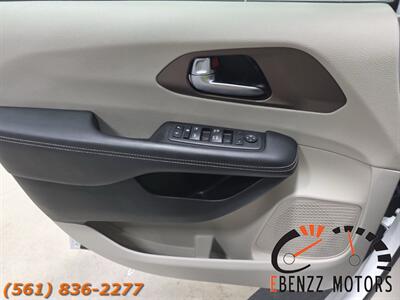 2023 Chrysler Voyager LX   - Photo 9 - Jupiter, FL 33469