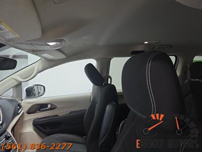 2023 Chrysler Voyager LX   - Photo 15 - Jupiter, FL 33469