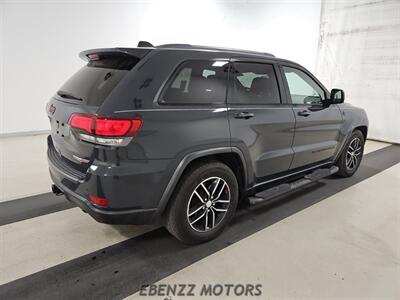 2017 Jeep Grand Cherokee Trailhawk   - Photo 2 - Jupiter, FL 33469