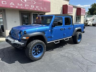 2020 Jeep Gladiator Sport   - Photo 2 - Rushville, IN 46173