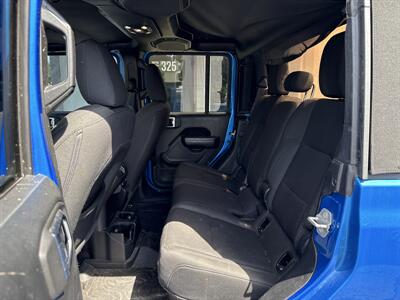 2020 Jeep Gladiator Sport   - Photo 10 - Rushville, IN 46173
