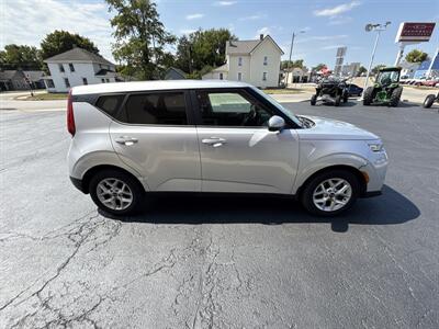 2020 Kia Soul S   - Photo 5 - Rushville, IN 46173