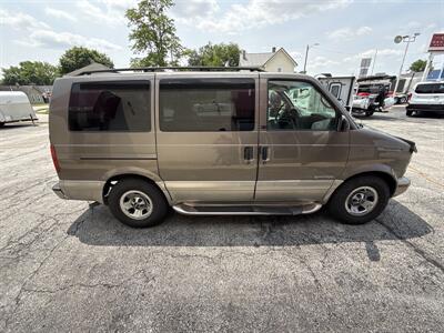 2002 GMC Safari SLE   - Photo 5 - Rushville, IN 46173