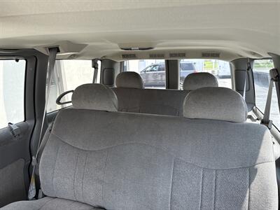2002 GMC Safari SLE   - Photo 11 - Rushville, IN 46173