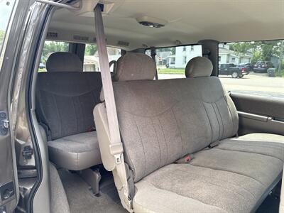 2002 GMC Safari SLE   - Photo 12 - Rushville, IN 46173