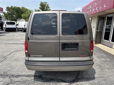2002 GMC Safari SLE   - Photo 7 - Rushville, IN 46173