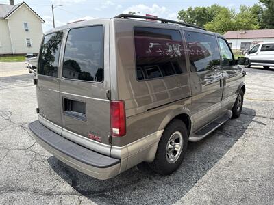 2002 GMC Safari SLE   - Photo 6 - Rushville, IN 46173