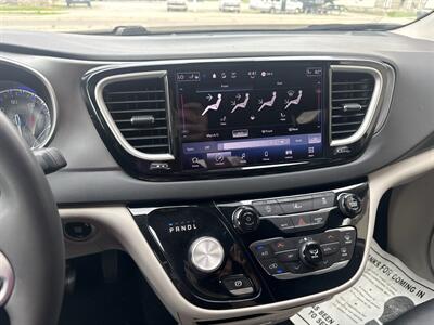 2022 Chrysler Pacifica Touring L   - Photo 10 - Rushville, IN 46173