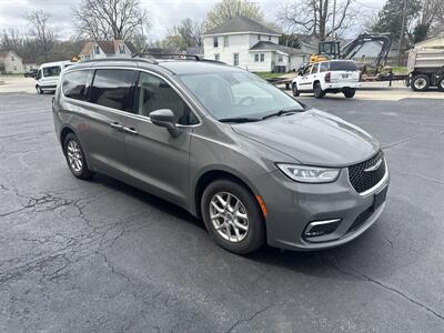 2022 Chrysler Pacifica Touring L   - Photo 4 - Rushville, IN 46173