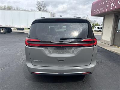 2022 Chrysler Pacifica Touring L   - Photo 6 - Rushville, IN 46173