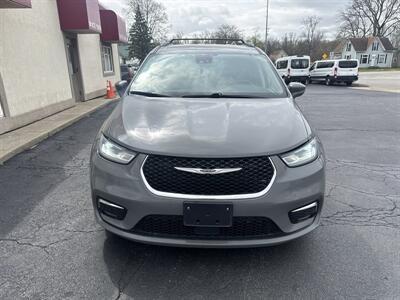 2022 Chrysler Pacifica Touring L   - Photo 3 - Rushville, IN 46173