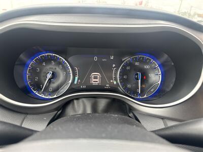 2022 Chrysler Pacifica Touring L   - Photo 12 - Rushville, IN 46173
