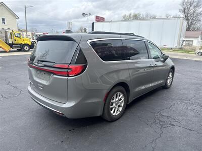 2022 Chrysler Pacifica Touring L   - Photo 5 - Rushville, IN 46173
