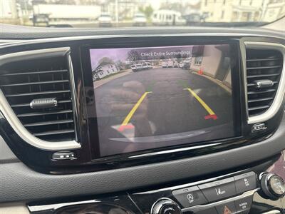 2022 Chrysler Pacifica Touring L   - Photo 11 - Rushville, IN 46173