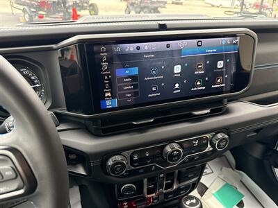 2024 Jeep Wrangler Rubicon 4xe   - Photo 11 - Rushville, IN 46173