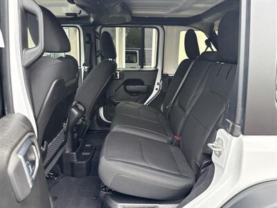 2024 Jeep Wrangler Rubicon 4xe   - Photo 10 - Rushville, IN 46173