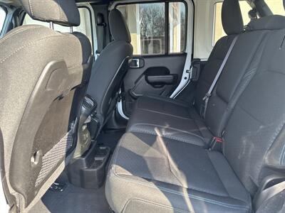 2024 Jeep Wrangler Rubicon 4xe - Photo 11 - Rushville, IN 46173