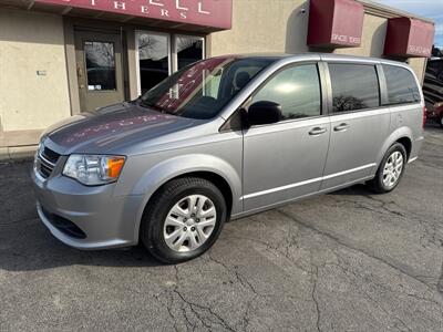 2018 Dodge Grand Caravan SE   - Photo 2 - Rushville, IN 46173