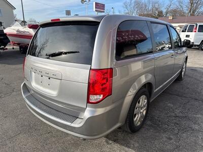 2018 Dodge Grand Caravan SE   - Photo 6 - Rushville, IN 46173