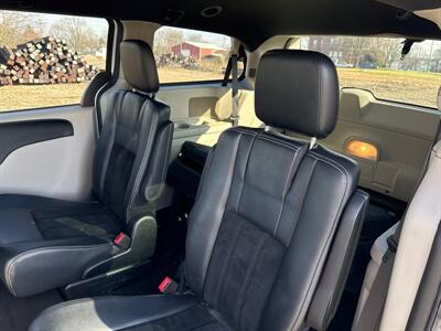 2018 Dodge Grand Caravan SXT   - Photo 12 - Rushville, IN 46173