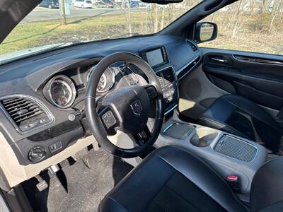 2018 Dodge Grand Caravan SXT   - Photo 10 - Rushville, IN 46173