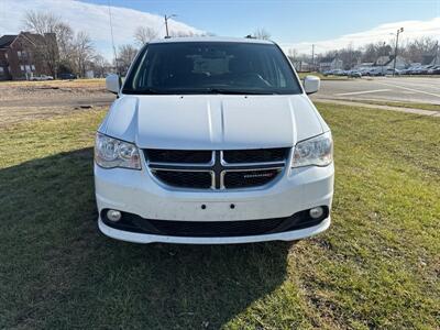 2018 Dodge Grand Caravan SXT   - Photo 3 - Rushville, IN 46173