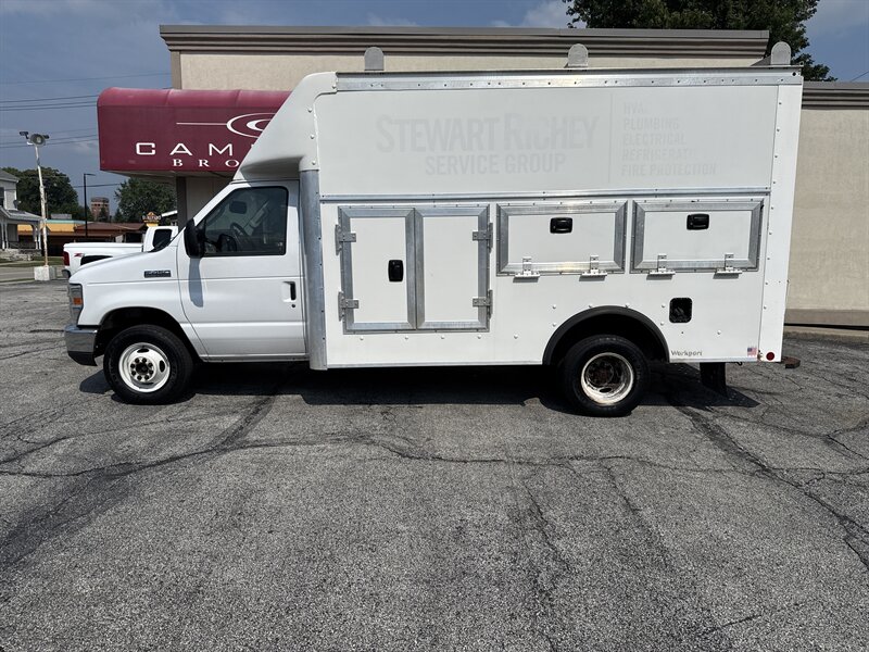 2025 Ford E-450 Cutaway - Photo 1 - Rushville, IN 46173