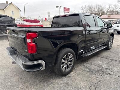 2022 Chevrolet Silverado 1500 Limited LT   - Photo 7 - Rushville, IN 46173