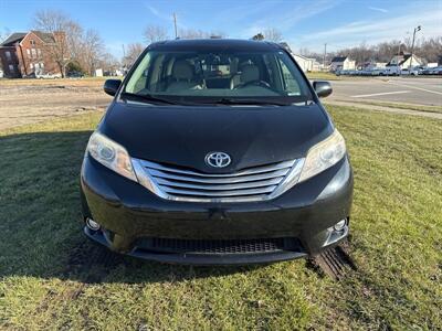 2012 Toyota Sienna Limited 7-Passenger   - Photo 3 - Rushville, IN 46173