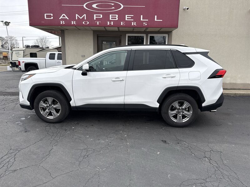 2024 Toyota RAV4 XLE's photo