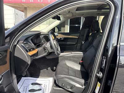 2022 Volvo XC90 T6 Momentum 6-Passenger - Photo 8 - Rushville, IN 46173