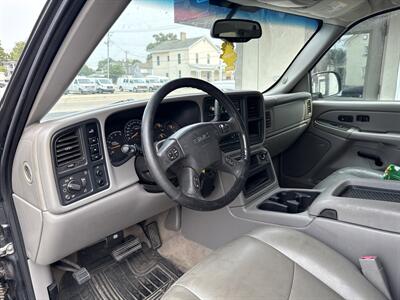 2005 GMC Sierra 2500HD Work Truck   - Photo 11 - Rushville, IN 46173