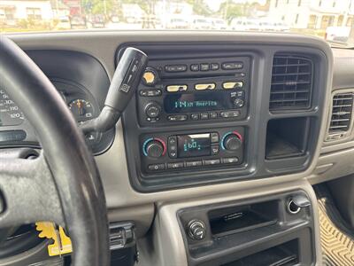 2005 GMC Sierra 2500HD Work Truck   - Photo 13 - Rushville, IN 46173