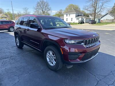2024 Jeep Grand Cherokee Laredo A   - Photo 4 - Rushville, IN 46173