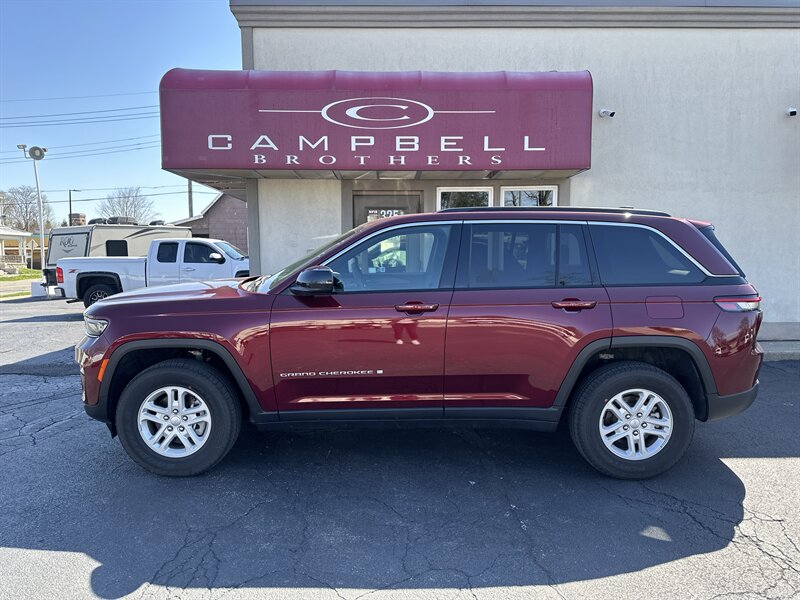 2024 Jeep Grand Cherokee Laredo A   - Photo 1 - Rushville, IN 46173