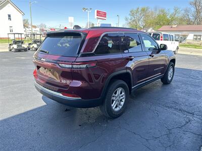2024 Jeep Grand Cherokee Laredo A   - Photo 5 - Rushville, IN 46173