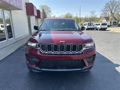 2024 Jeep Grand Cherokee Laredo A   - Photo 3 - Rushville, IN 46173