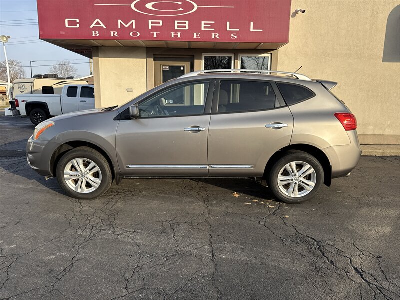 2013 Nissan Rogue SV's photo