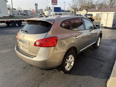 2013 Nissan Rogue SV - Photo 5 - Rushville, IN 46173