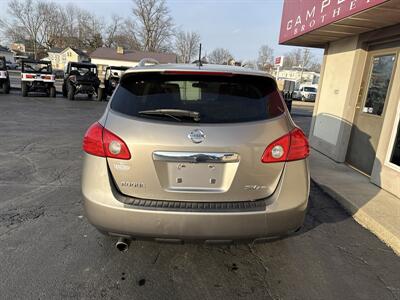 2013 Nissan Rogue SV - Photo 6 - Rushville, IN 46173