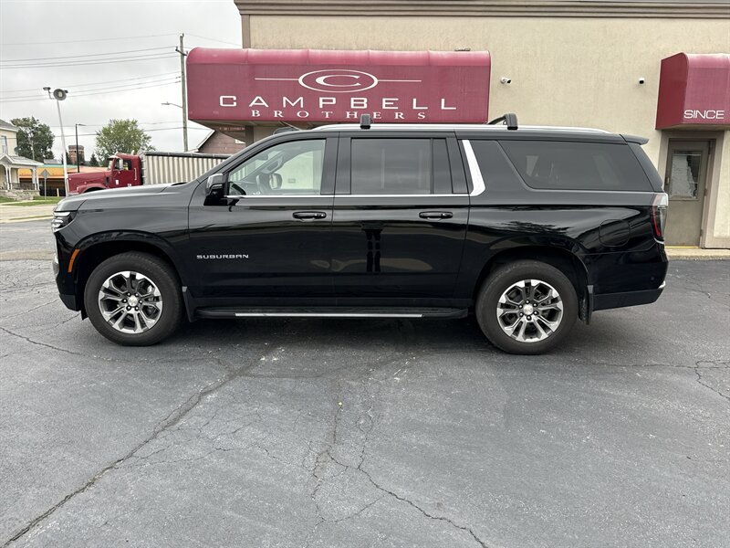 2025 Chevrolet Suburban LT   - Photo 1 - Rushville, IN 46173