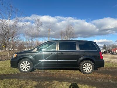 2014 Chrysler Town and Country Touring   - Photo 1 - Rushville, IN 46173