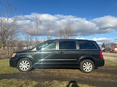 2014 Chrysler Town and Country Touring   - Photo 2 - Rushville, IN 46173