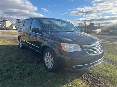 2014 Chrysler Town and Country Touring   - Photo 5 - Rushville, IN 46173