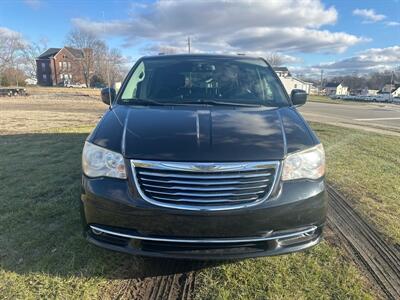 2014 Chrysler Town and Country Touring   - Photo 4 - Rushville, IN 46173