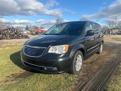 2014 Chrysler Town and Country Touring   - Photo 3 - Rushville, IN 46173