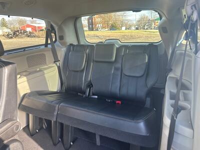 2014 Chrysler Town and Country Touring   - Photo 14 - Rushville, IN 46173